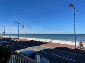 Appartement en front de mer à Villers-sur-Mer face au Casino, 2P tout équipé avec parking privatif - FR-1-712-14